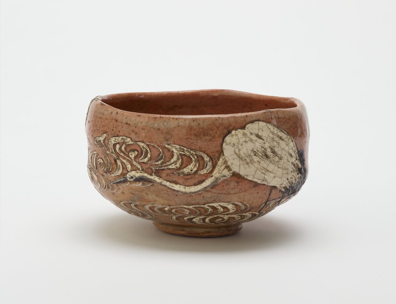 Kenzan stijl theekom met ontwerp van kraanvogel en stromend water door Ogata (style of) Kenzan