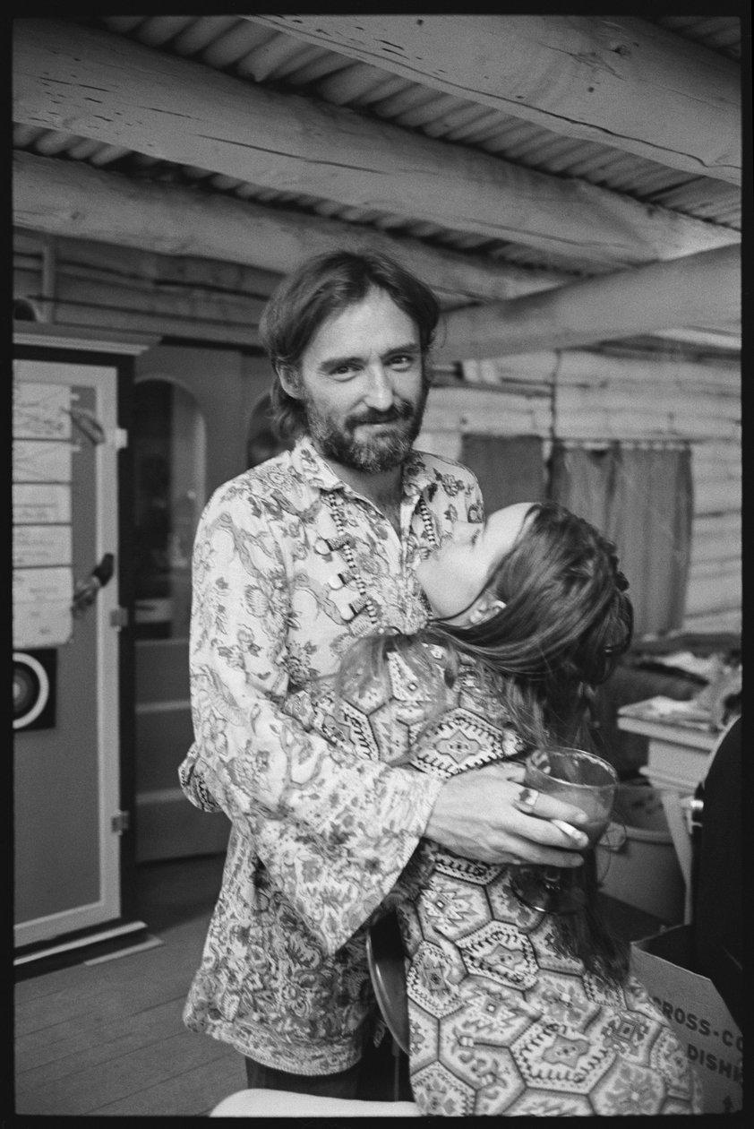 Dennis Hopper en zijn vrouw Michelle Phillips thuis in New Mexico door Orlando Suero