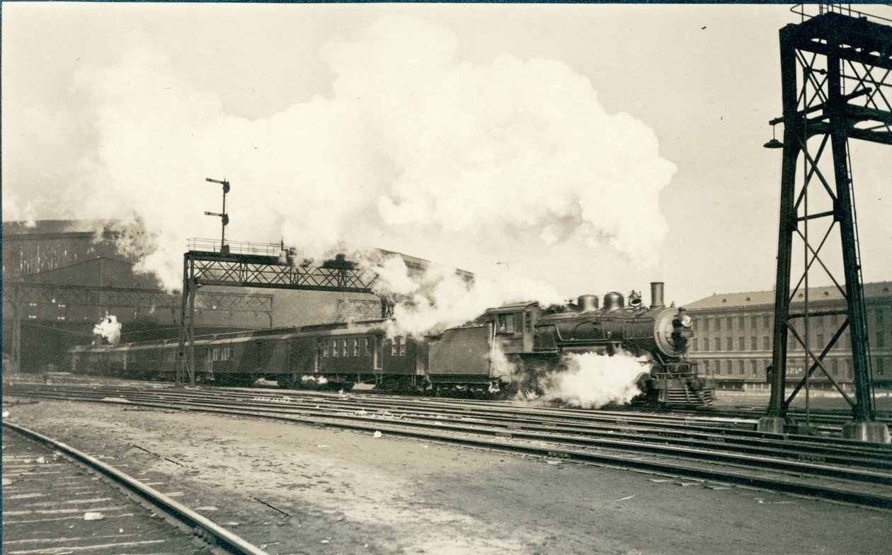 Trein die Union Station verlaat, St. Louis door Oscar C. Kuehn