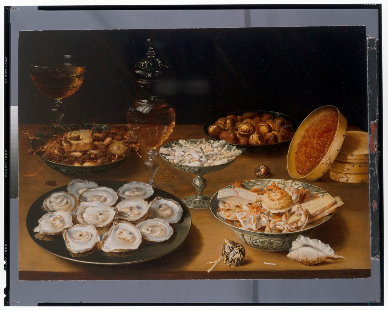 Stilleven van oesters op een tinnen bord door Osias the Elder Beert