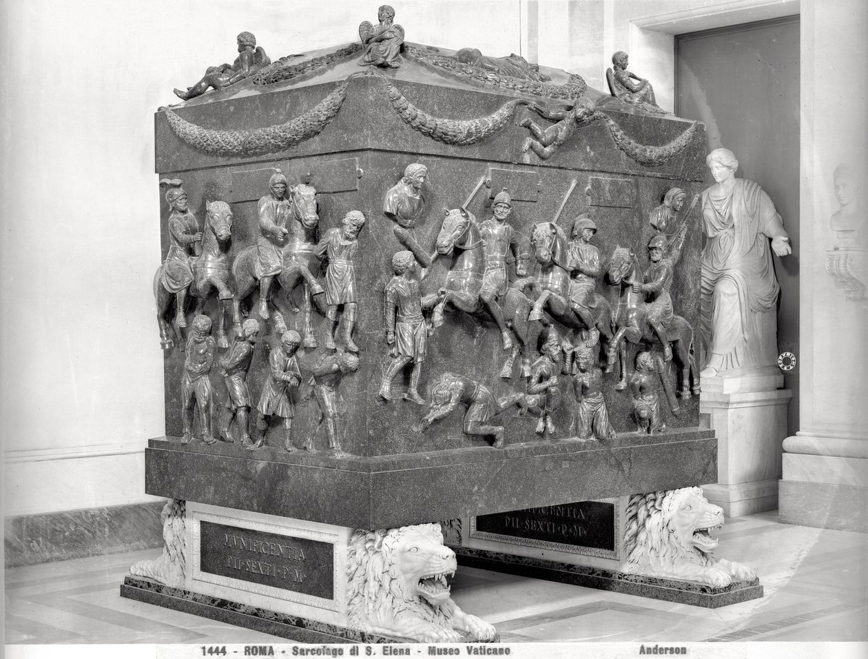 Sarcophagus van St. Helena met Romeinse ruiters en barbaarse gevangenen door Paleo Christian