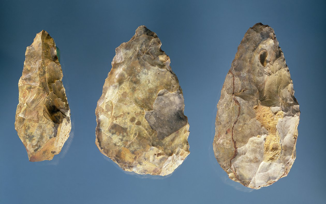 Drie vuursteen gereedschappen door Paleolithic