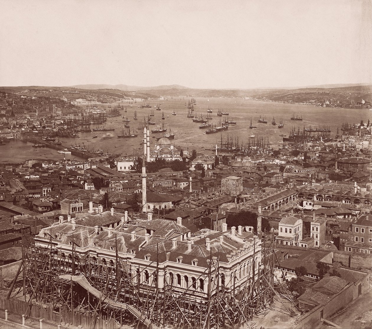 De Bosporus vanaf de Beyazd-toren door J. Pascal Sebah