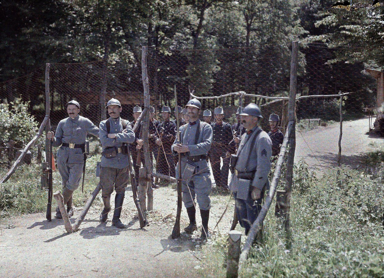 De grens tussen Zwitserland en Frankrijk in de gemeente Pfetterhouse, Departement Haut-Rhin, Elzas, Frankrijk, 19 juni 1917 door Paul Castelnau