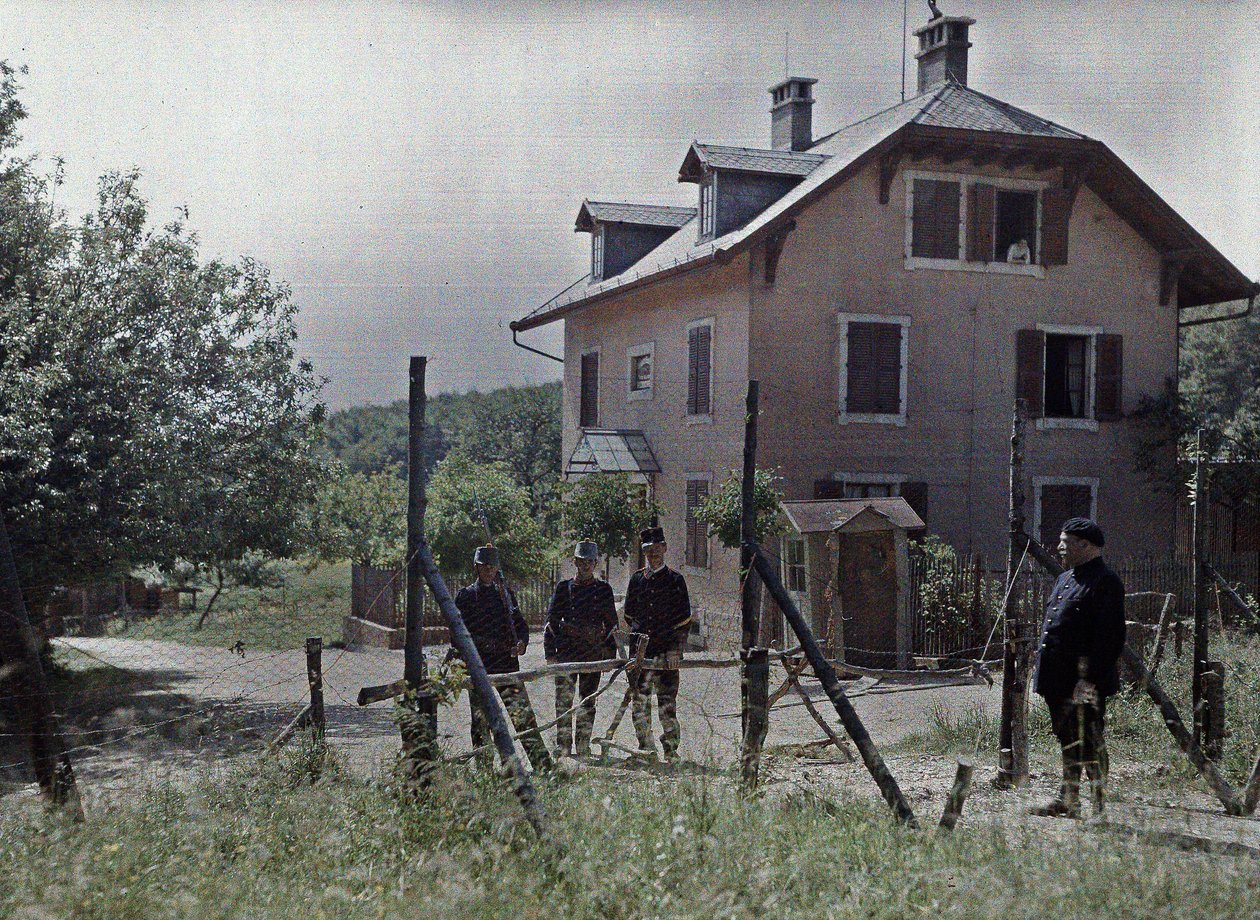 De grens tussen Zwitserland en Frankrijk in de gemeente Beurnevésin in het kanton Jura, Frankrijk, 19 juni 1917 door Paul Castelnau