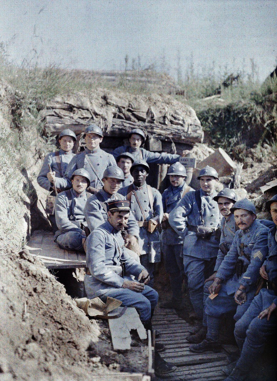 Een groep Franse soldaten in een loopgraaf aan het front, Hirtzbach, Departement Haut-Rhin, Elzas, Frankrijk, 16 juni 1917 door Paul Castelnau