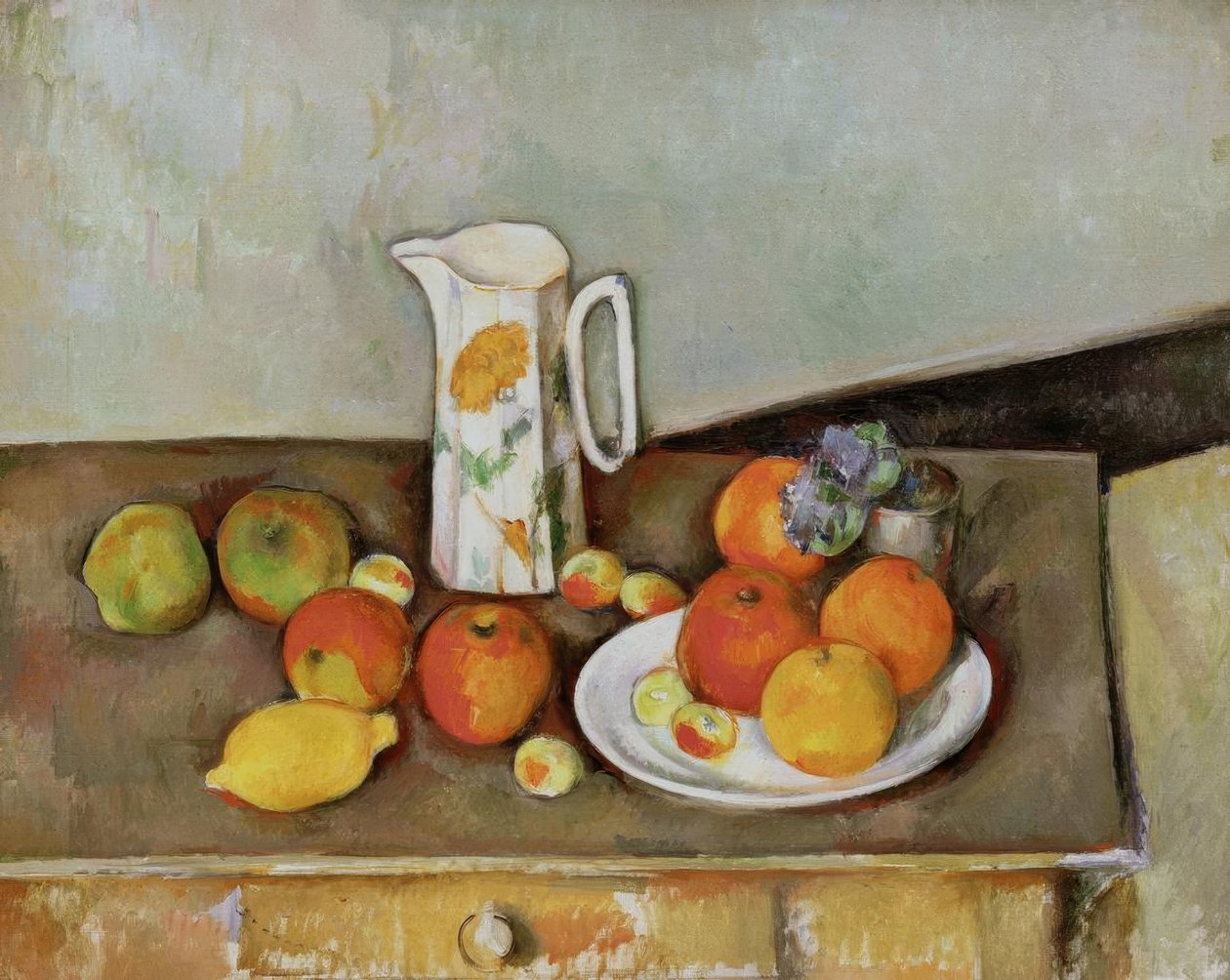 Stilleven: melkkan en fruit op een tafel door Paul Cézanne
