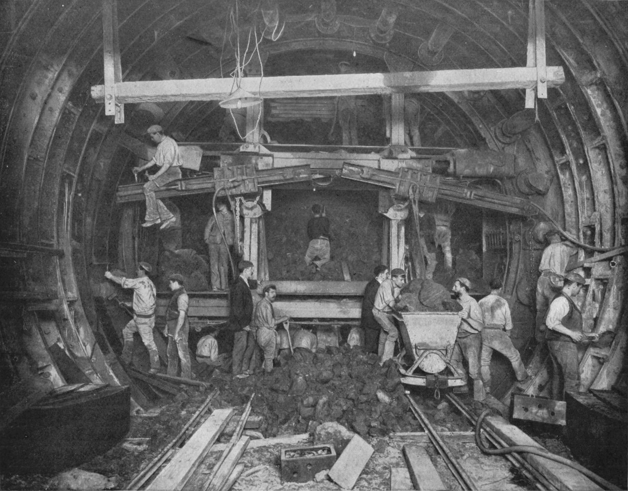 Uitgraven van een buis-spoorweg, Great Northern and City Railway, Londen, c1903 door Pearson and Son Ltd