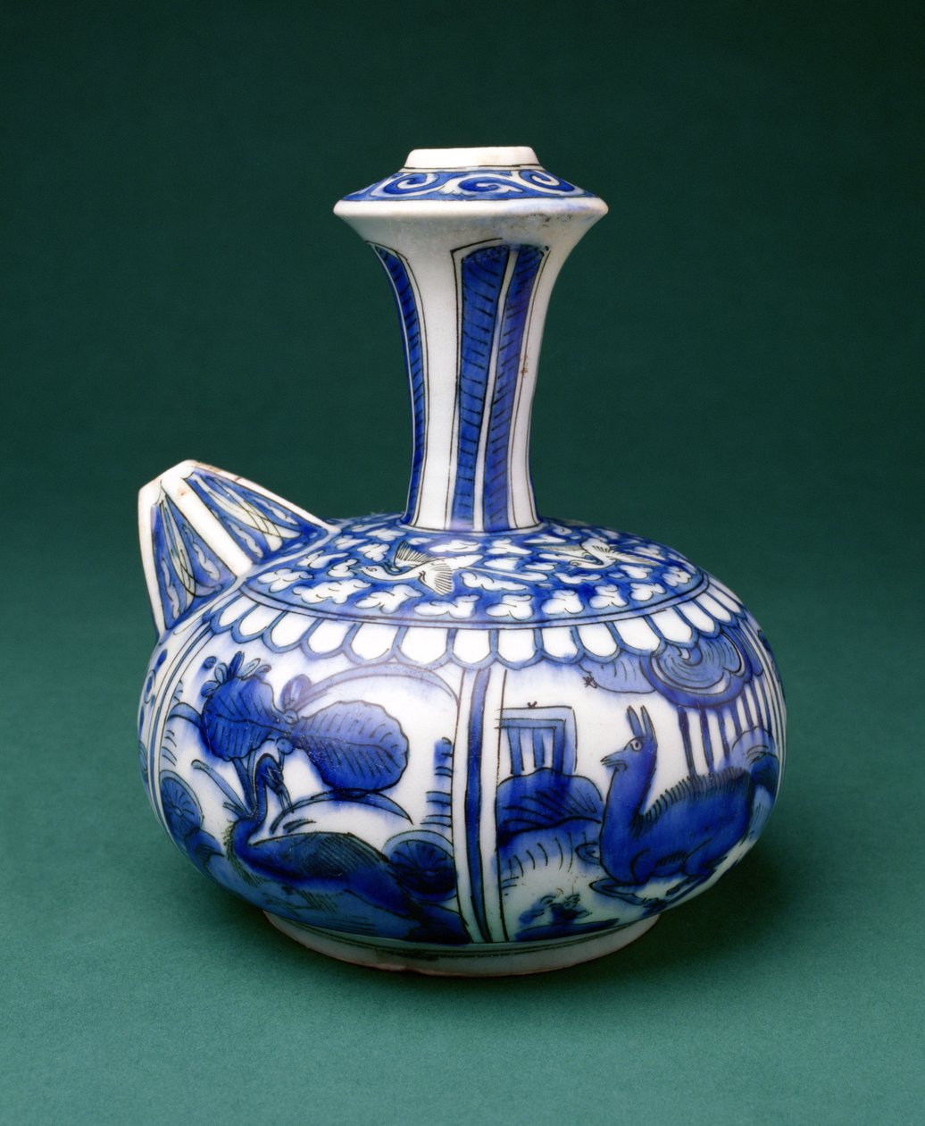 Safavid Blauw en Wit Kendi, 1600-50 door Persian School