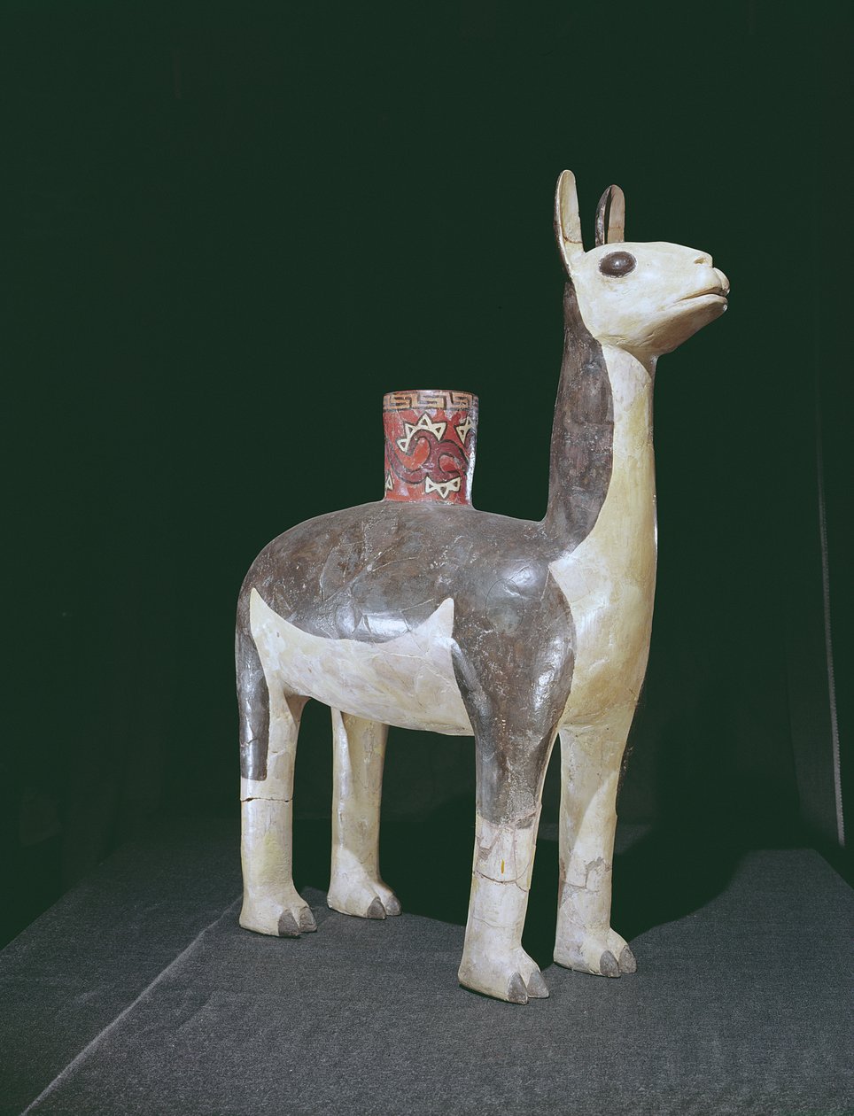 Lama effigie vat, Nazca Cultuur door Peruvian School