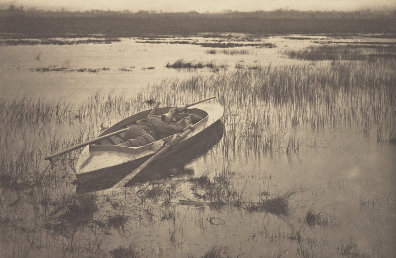 Jager die op gevogelte sluipt door Peter Henry Emerson
