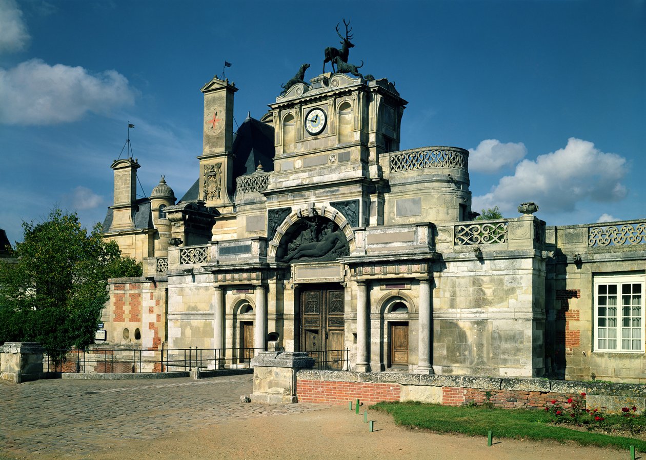 Het poortgebouw door Philibert Delorme