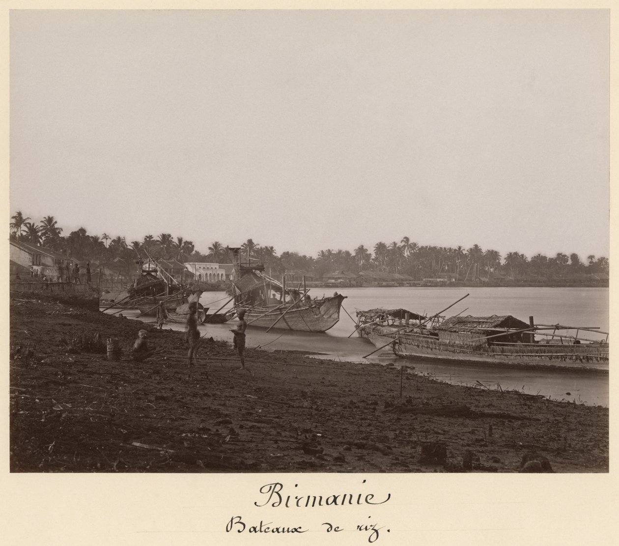 Boten die rijst vervoeren op de rivier de Thanlwin, Mupun-district, Moulmein, Birma, eind 19e eeuw door Philip Adolphe Klier
