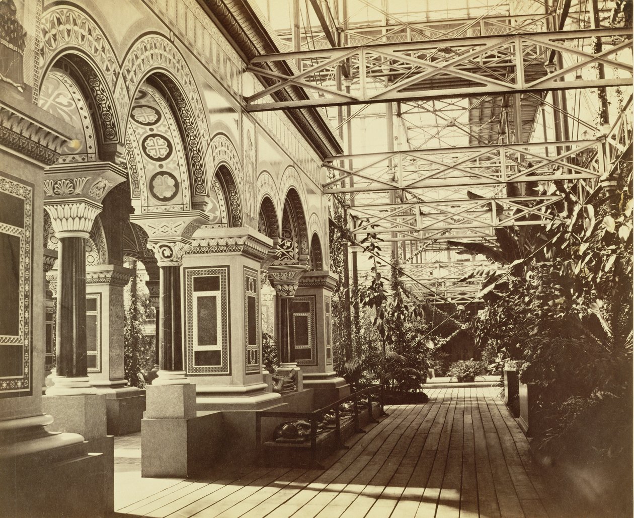 Sydenham: Crystal Palace, ingang naar de Byzantijnse hof, 1854 door Philip Henry Delamotte