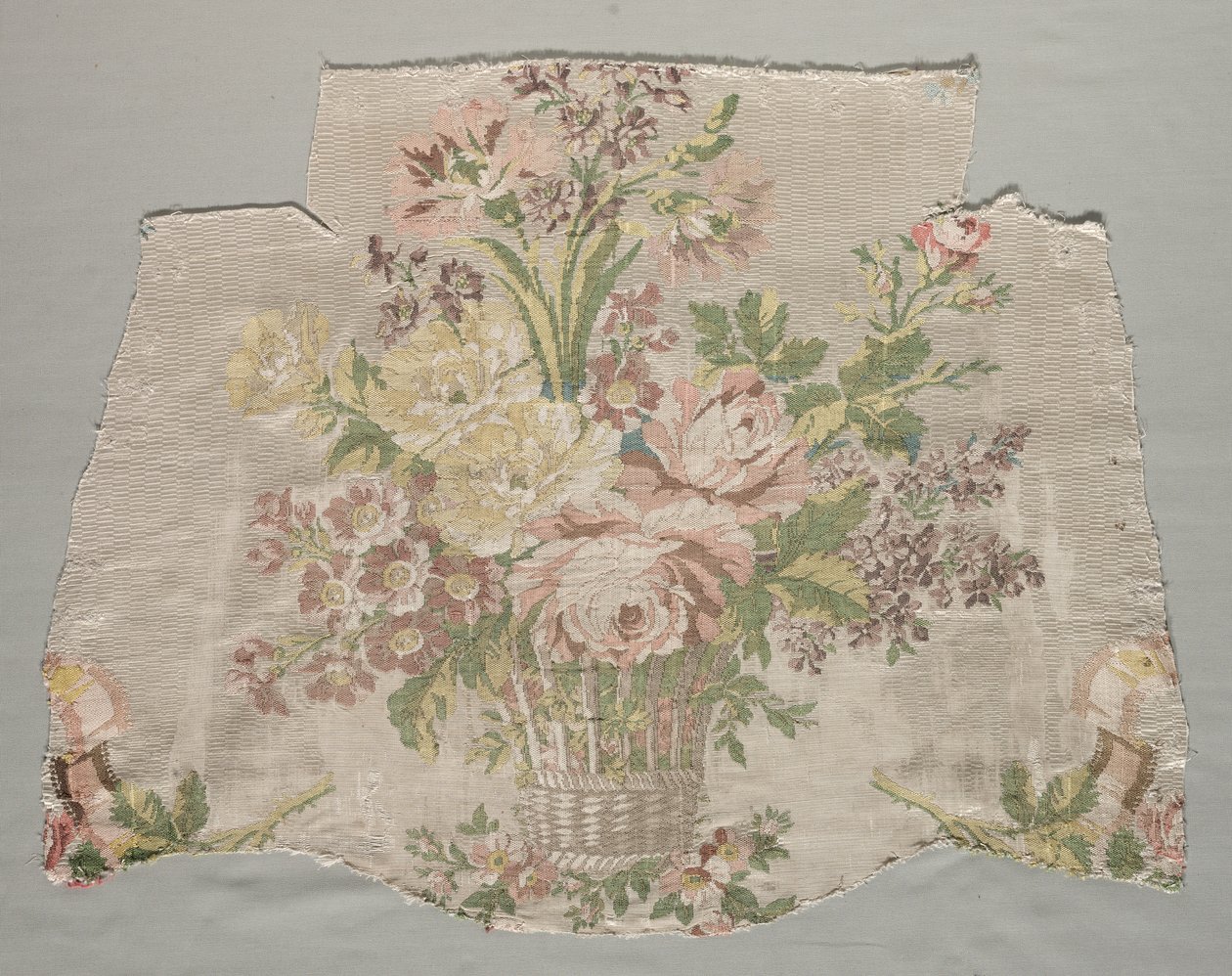 Zijdefragment, Deel van Paneel genaamd Le panier fleuri, 1770 door Philippe de Lasalle