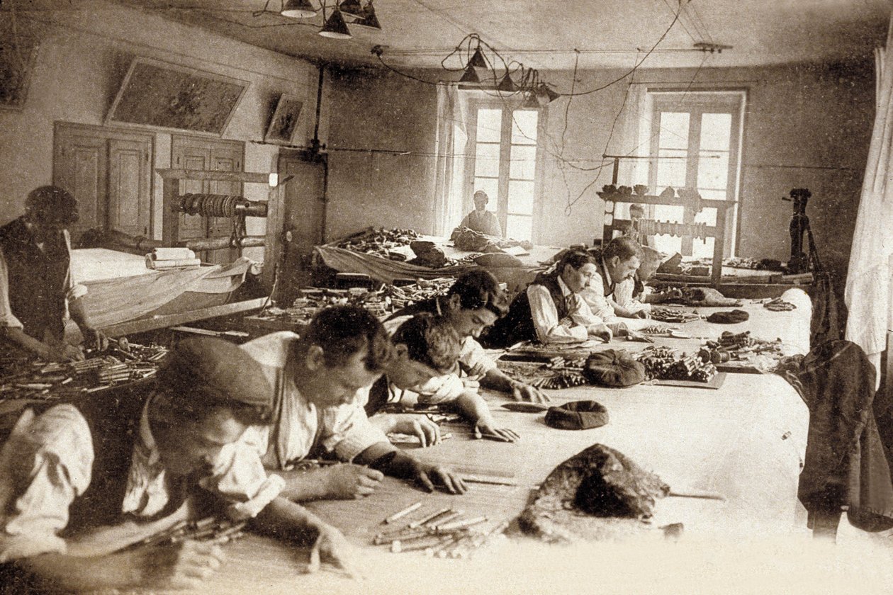 Aubusson Tapijtfabriek, Frankrijk, ca. 1900 (zw/w foto) door Photographer French