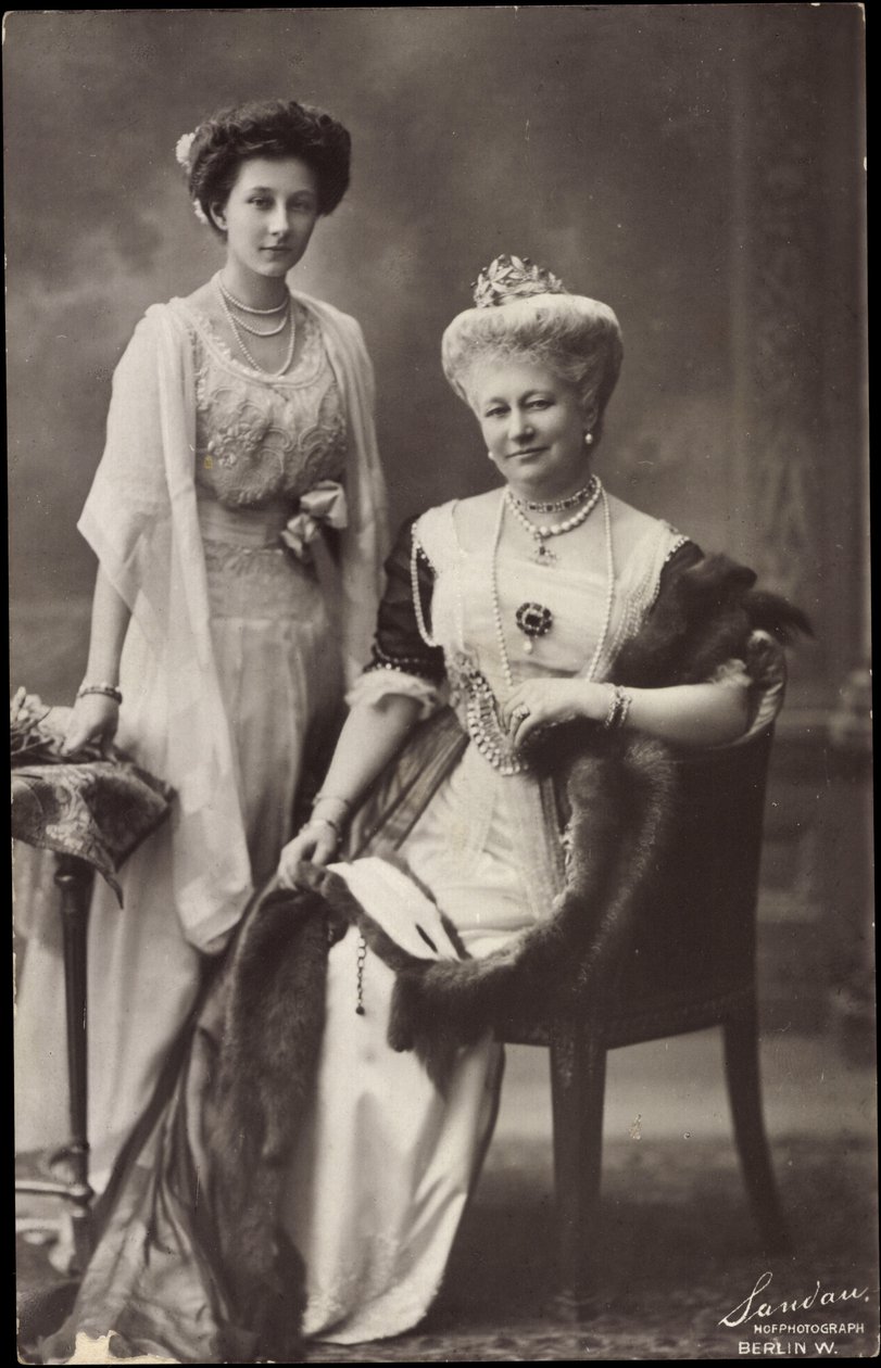 Wohlfahrts Postkaart, Kroonprinses Luise, Victoria door Photographer German