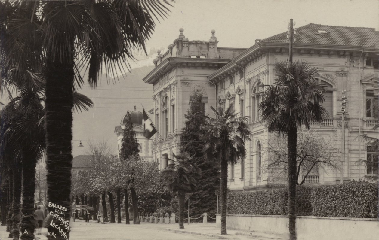 Conferentiepaleis waar het Verdrag van Locarno werd ondertekend in 1925 (z/w foto) door Photographer Swiss