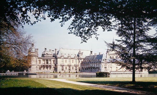 Uitzicht op het Grote en Kleine Kasteel door Pierre and Bullant Daumet