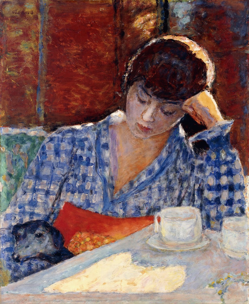 Vrouw Leunend op haar Elleboog met een Hond en een Stilleven door Pierre Bonnard