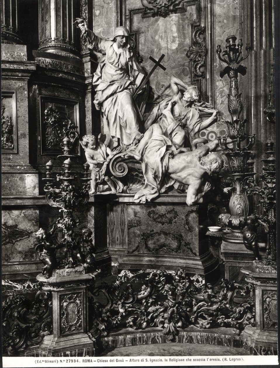 Het altaar van St. Ignatius van Loyola, detail van de overwinning van de katholieke waarheid over ketterij door Pierre Legros
