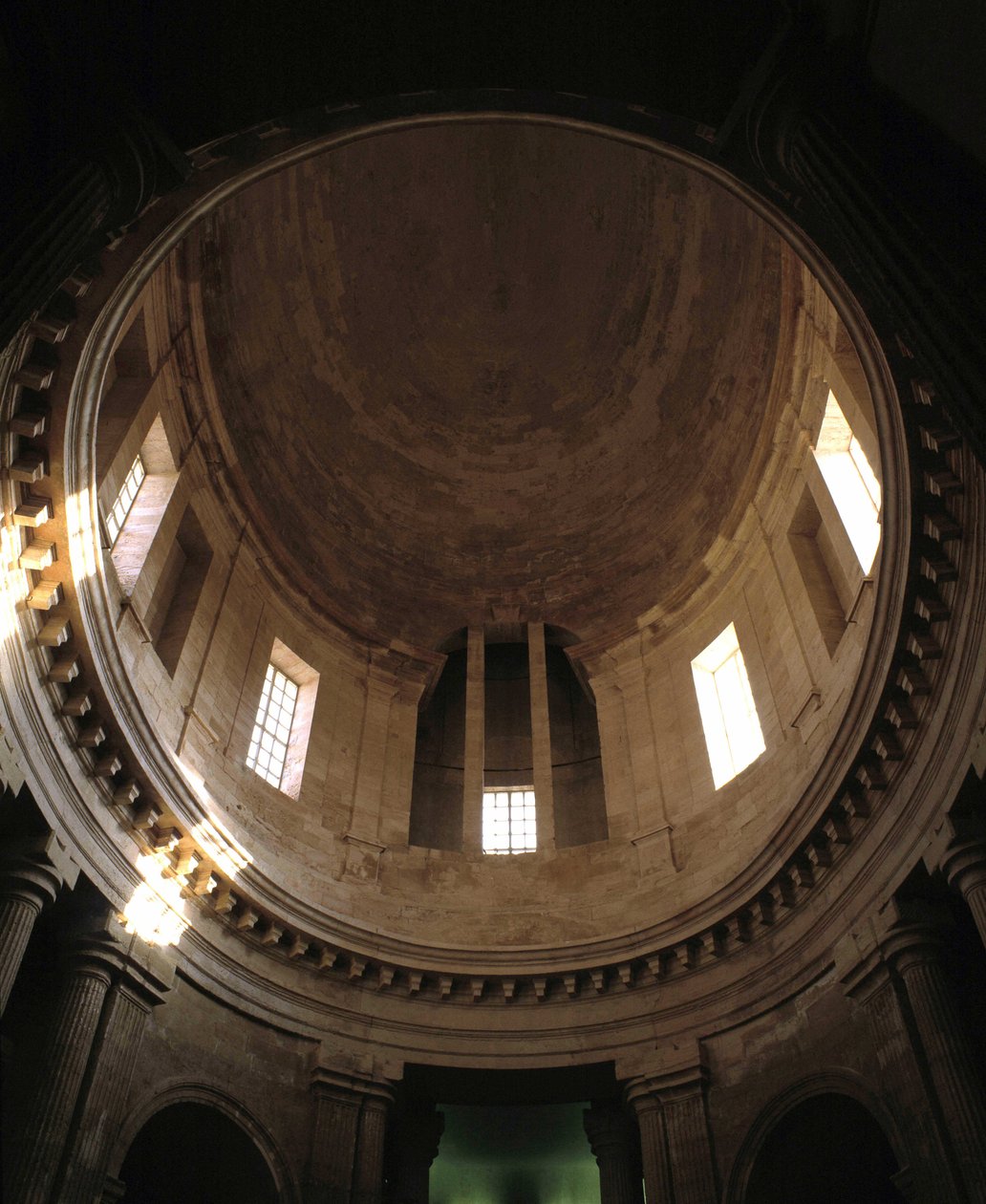 Barokke architectuur: Kapel van de Oude Charité (1679 - 1707), klooster van Marseille, door architect Pierre Puget (1622 - 1694). Interne weergave. Marseille, Bouches-du-Rhône (13). door Pierre Puget
