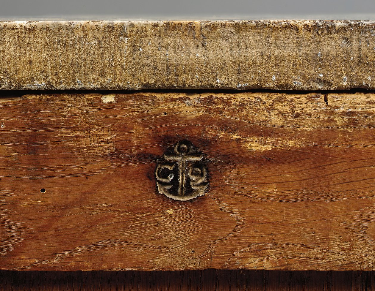 Detail van een Louis XV commode door Pierre Roussel