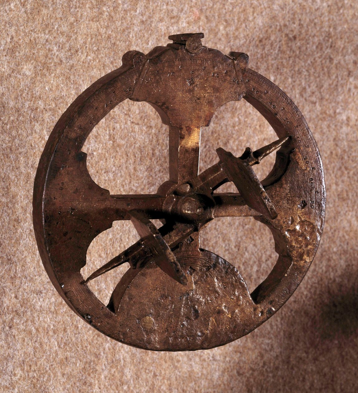 Een astrolabium, een astronomisch meetinstrument gebruikt door navigators. Gemaakt in Portugal. 1648. door Portuguese School