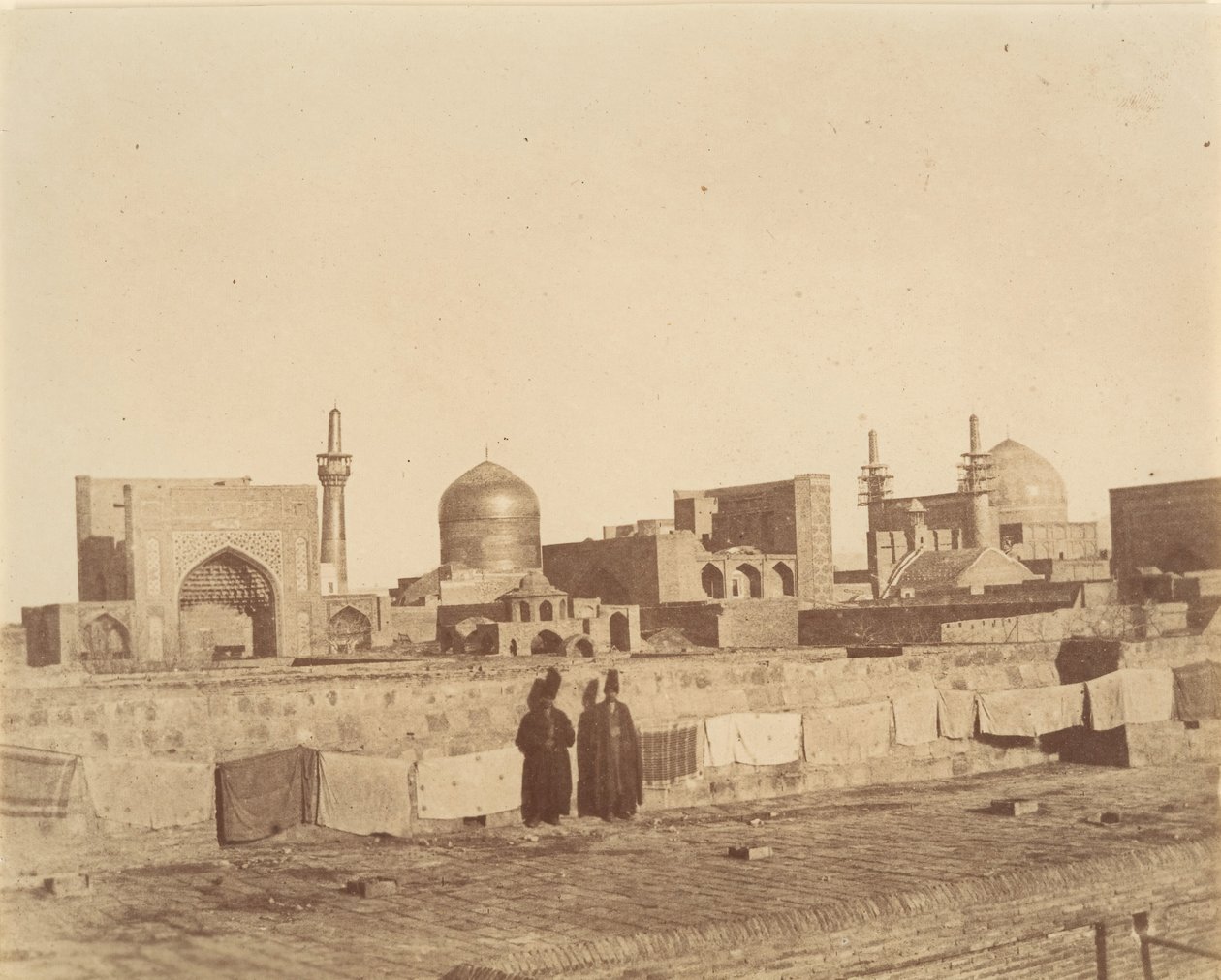 Algemeen uitzicht op MESHED vanaf het dak van een hamam door Possibly by Luigi Pesce.