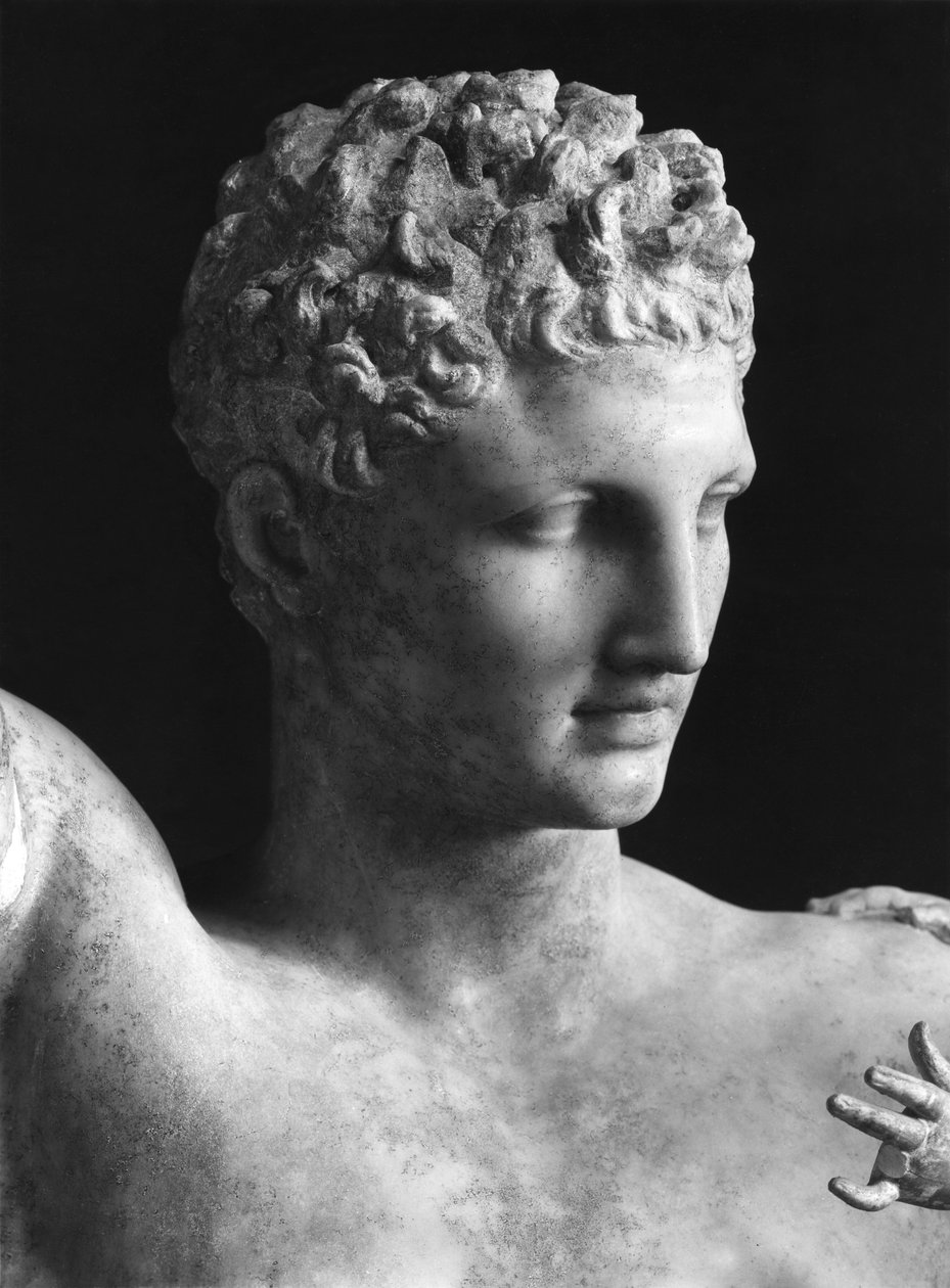 Detail van het standbeeld van Hermes en de baby Dionysus door Praxiteles