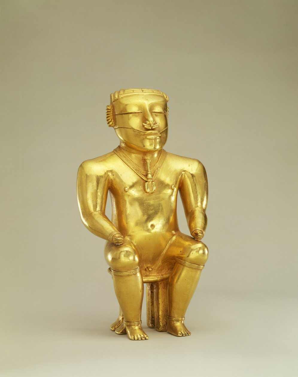 Antropomorfe kalkfles (goud) door Pre Columbian