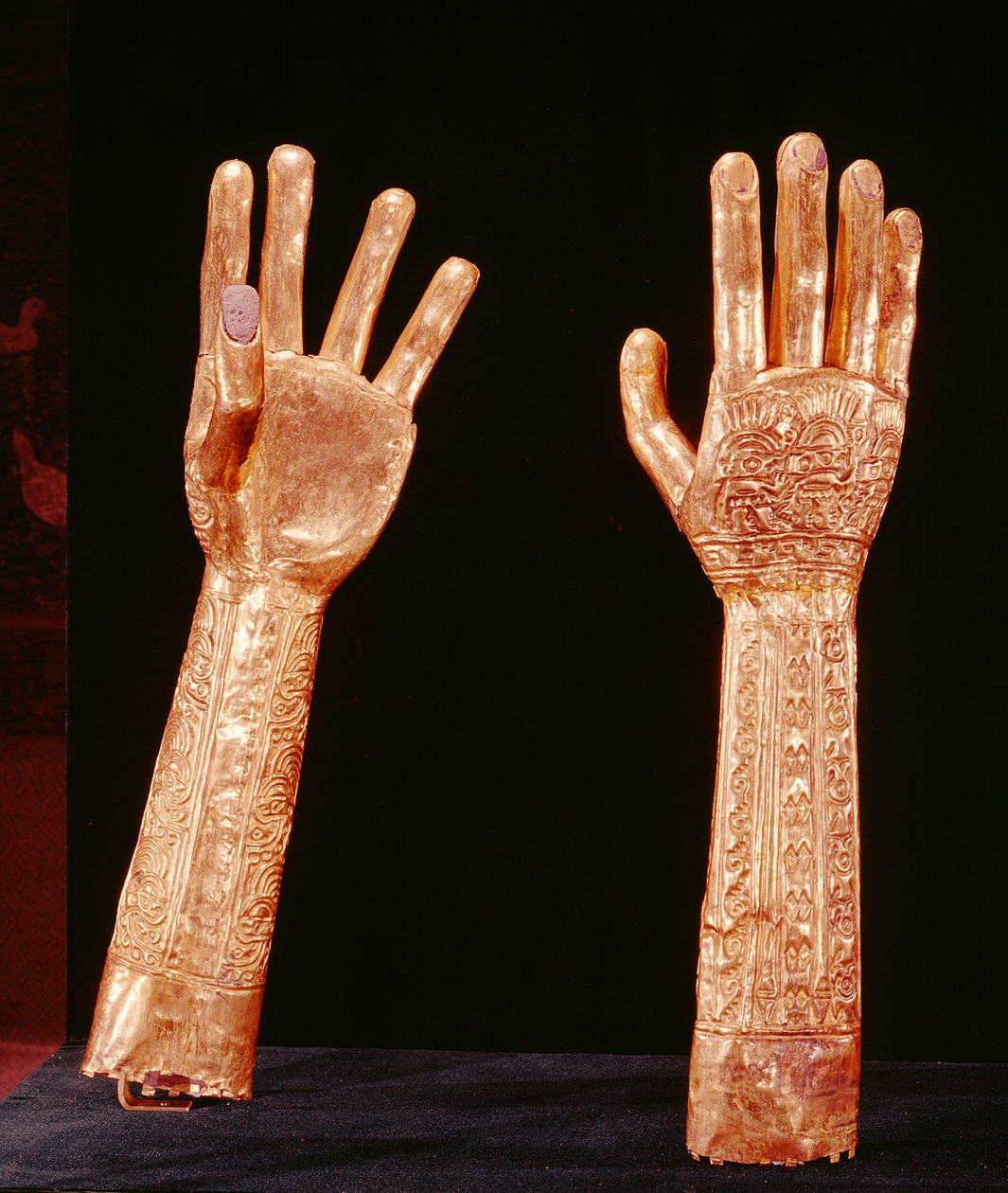 Vergulde wapens, Lambayeque-Sican cultuur, 700-1100 door Pre Columbian
