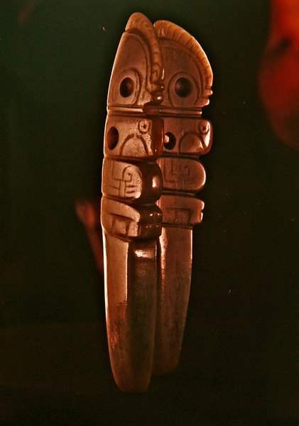 Vogel celt, uit Guacimo, Linea Vieja gebied door Pre Columbian Pre Columbian