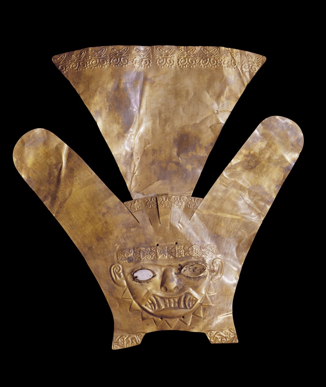 Hoofdornament dat een gevederde katachtige godheid voorstelt, Mochica stijl door Pre Columbian Pre Columbian