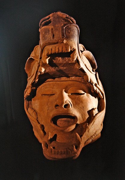 Menselijk hoofd in de mond van een jaguar, Remojadas cultuur, Vera Cruz door Pre Columbian Pre Columbian