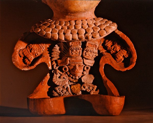 Beeld met afneembare voorkant, Teotihuacan cultuur (detail) door Pre Columbian Pre Columbian
