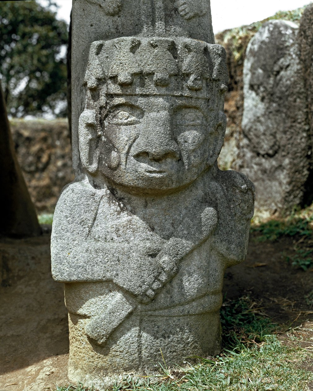 Megalithische beeldhouwwerk van een krijger door Pre Columbian Pre Columbian