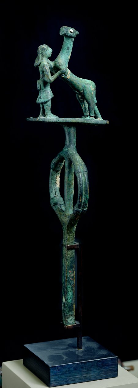 Teugelgeleider van een wagen, uit Bogazkoy, Turkije, 4000-3000 v.Chr. (brons) door Prehistoric