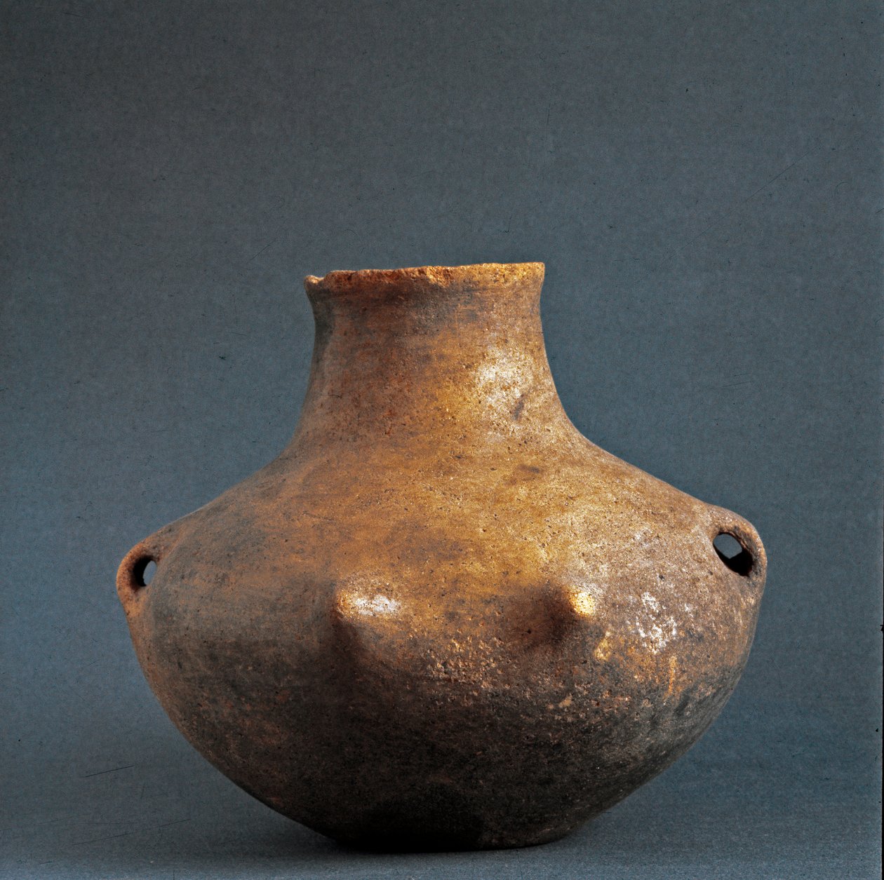 Prehistorie, cultuur van Rinaldone (Montefiascone): terracotta vaas uit de necropolis van Rinaldone. Kopertijd. Eneolithicum. 2200 v.Chr. Rome, Museo Nazionale Preistorico Etnografico Luigi Pigorini door Prehistoric Prehistoric