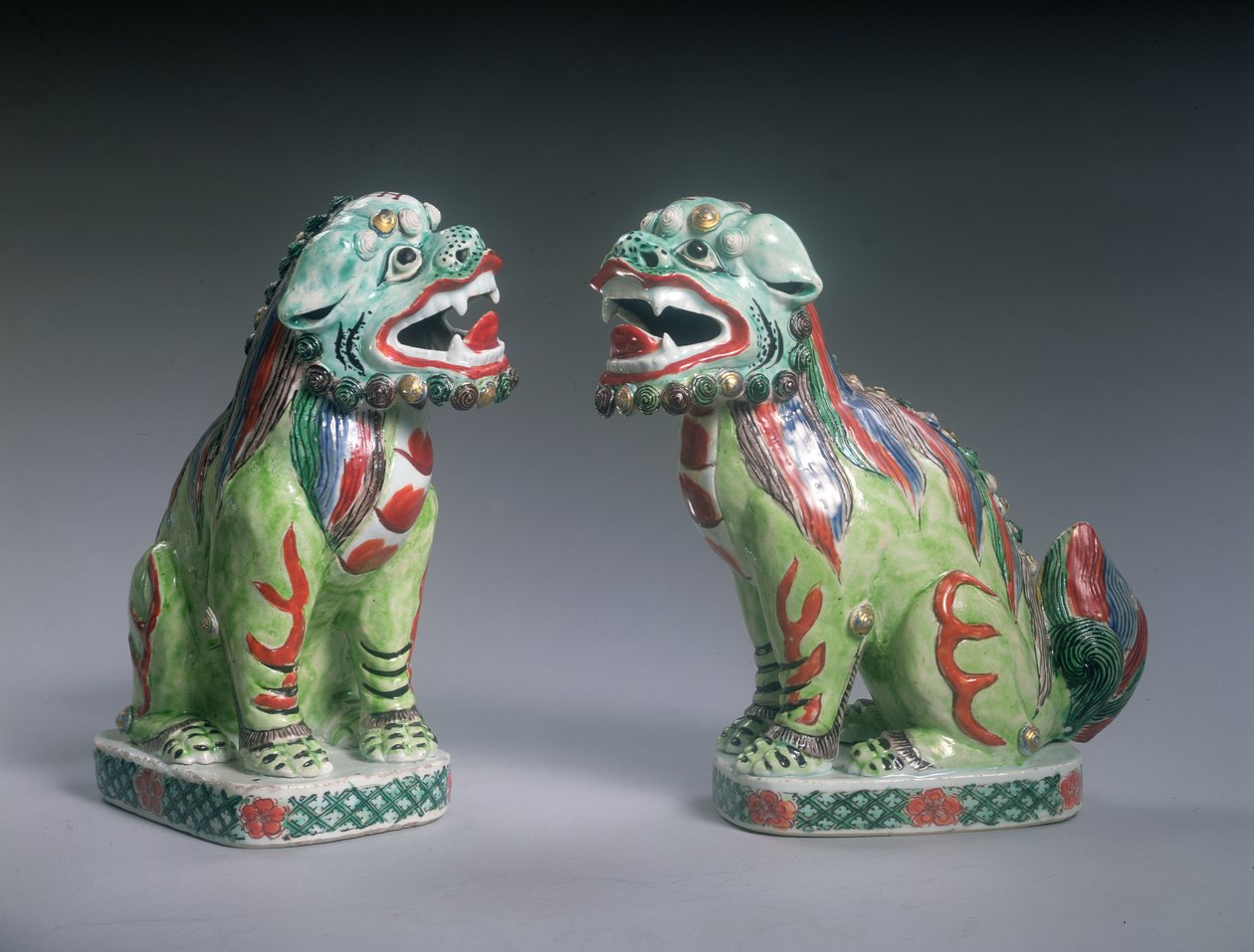 Paar Famille Verte-leeuwen, Kangxi-periode (1662-1722) door Qing Dynasty Chinese School