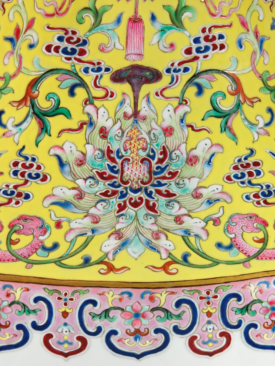 Detail van een paar keizerlijke Famille Rose vazen door Qing Dynasty   Jiaqing Period Chinese School
