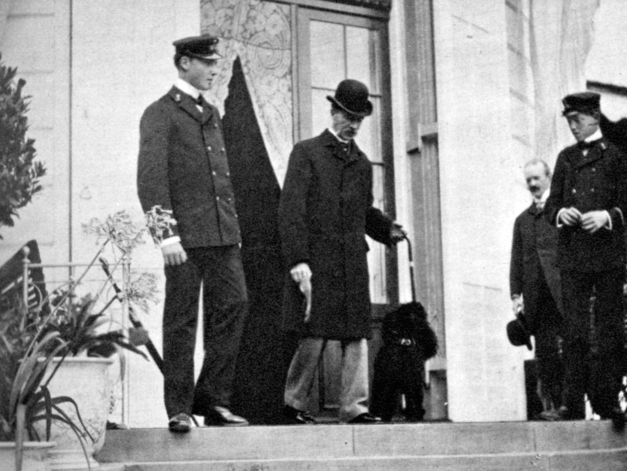 Koning Christian IX van Denemarken met zijn kleinzonen door Queen Alexandra