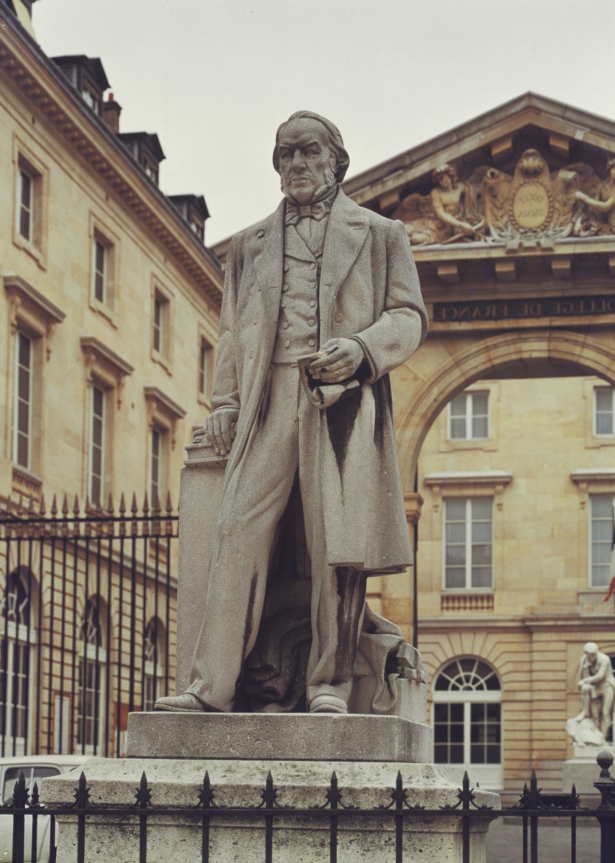 Standbeeld van Claude Bernard buiten het College de France door R. Coudegues