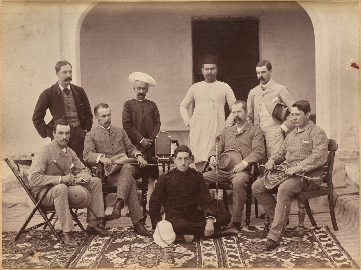 Burgerlijke ambtenaren in Jhansi, recto door Raja Deen Dayal
