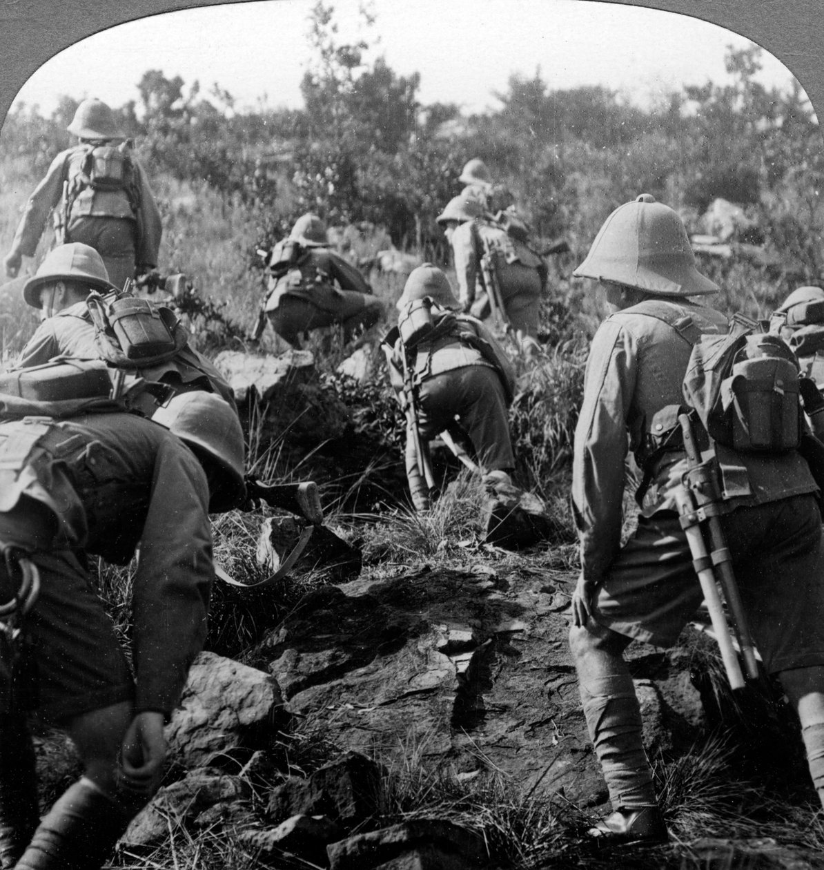 Verkenners banen zich een weg door de bossen van Oost-Afrika, Eerste Wereldoorlog, 1914-1918 door Realistic Travels Publishers
