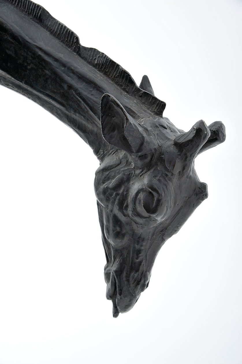 Grote giraffe met gebogen hoofd, gemodelleerd 1909-10, gegoten voor 1913 door Rembrandt Bugatti