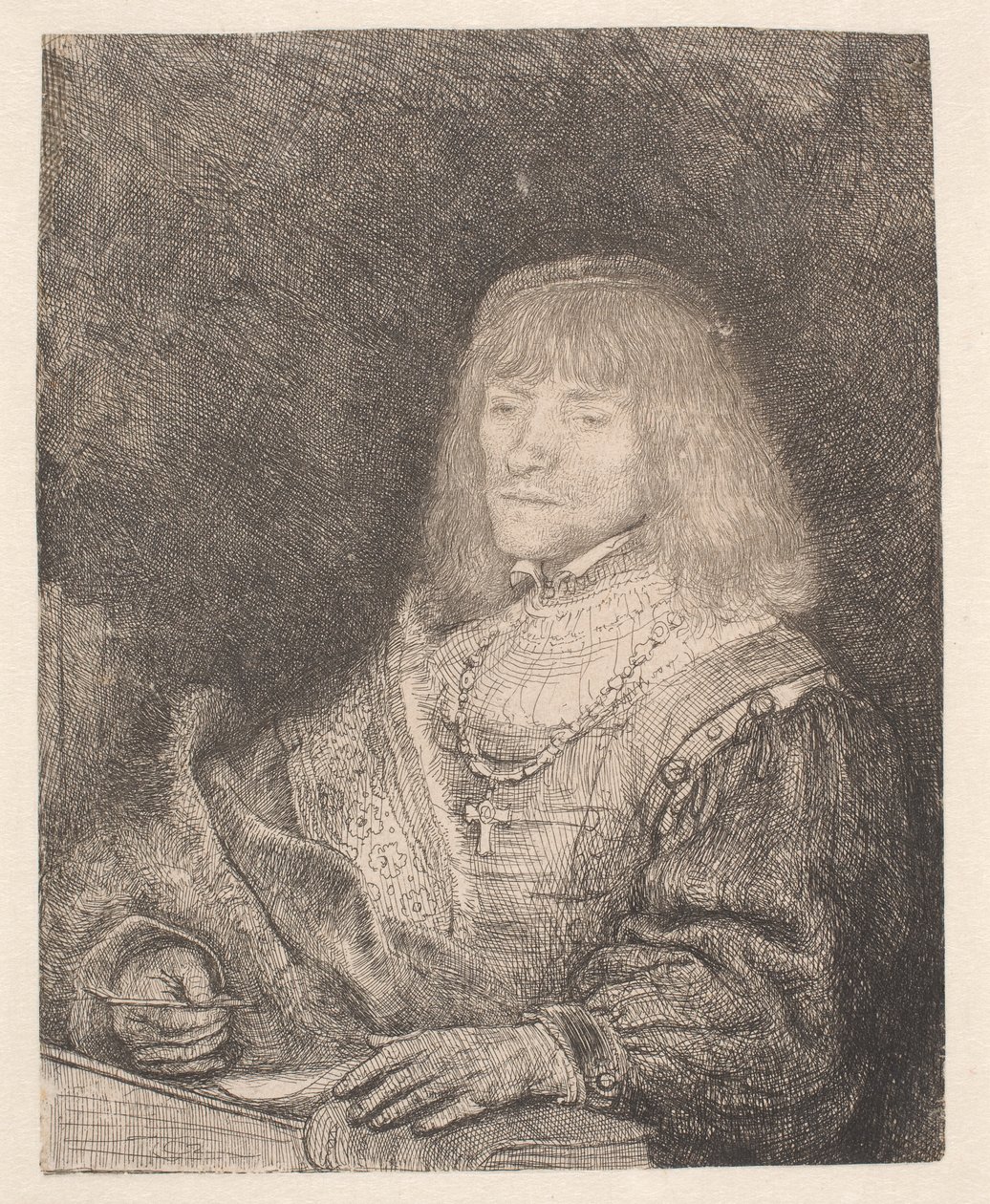 Man achter een bureau, met een kruisje aan een ketting door Rembrandt van Rijn