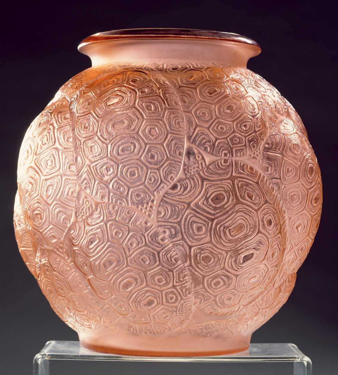 Tortues (helder en mat Alexandriet vaas) door Rene Jules Lalique