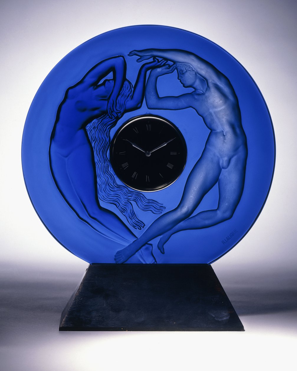 Le Joueurs de Nuit door Rene Jules Lalique