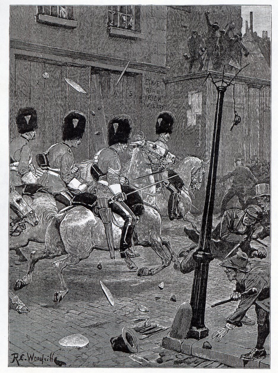 De agitatie van de Ierse Land Liga: Scots Greys die de menigte aanvallen in Limerick, illustratie uit 